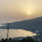 Daire City Beach Apartment